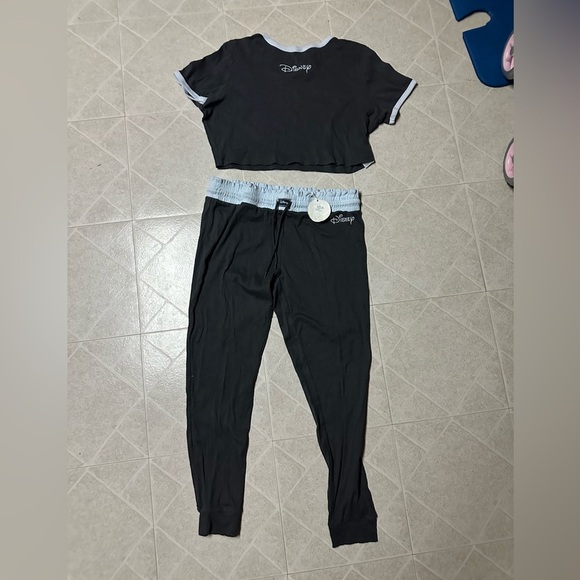 Women’s Disney pajamas size large, cropped top new with tags - Picture 1 of 5